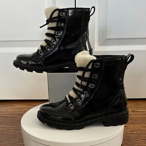 Sorel Hiker Combat Lace Cozy Fleece Ankle Stud Patent Leather Booties Size 5.5